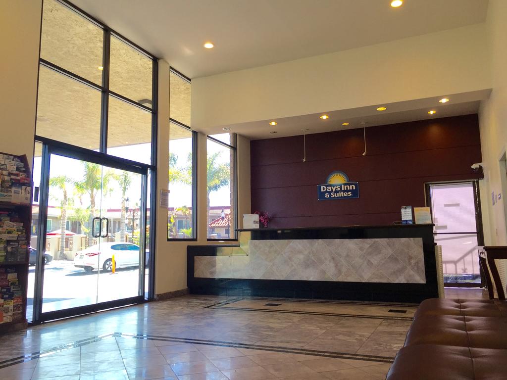 Days Inn & Suites By Wyndham Anaheim At Disneyland Park - thumb 2