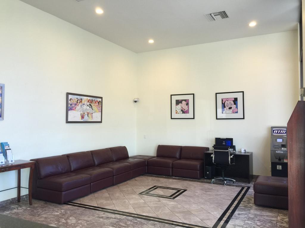 Days Inn & Suites By Wyndham Anaheim At Disneyland Park - thumb 3