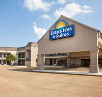 Days Inn  Suites by Wyndham Tyler - Accommodation Michigan