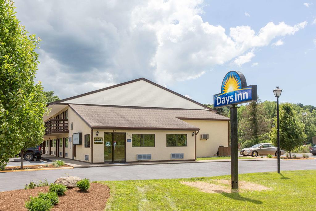 Days Inn By Wyndham Athens - thumb 0