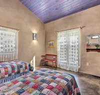Eclectic Cabin with Kiva 11 Mi to Taos Ski - Accommodation Michigan