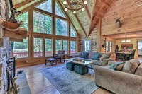 Grand 4000 Sq Ft House - 11 Miles to Lancaster Accommodation Michigan