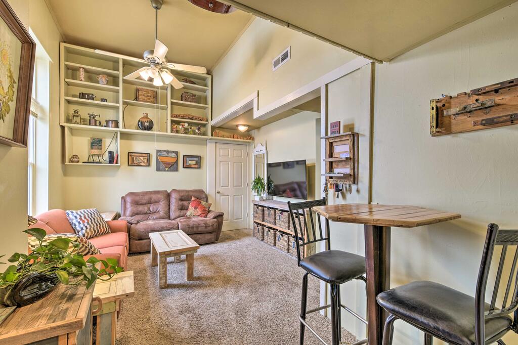 Historic & Updated Apt Less Than 4 Mi To Oval Beach! - thumb 1