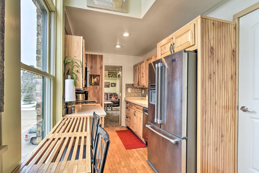 Historic & Updated Apt Less Than 4 Mi To Oval Beach! - thumb 2