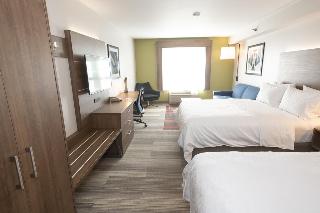 Holiday Inn Express & Suites Iron Mountain - thumb 2