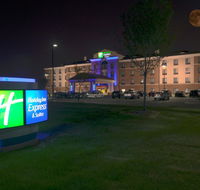 Holiday Inn Express and Suites Detroit North-Troy - Accommodation Michigan