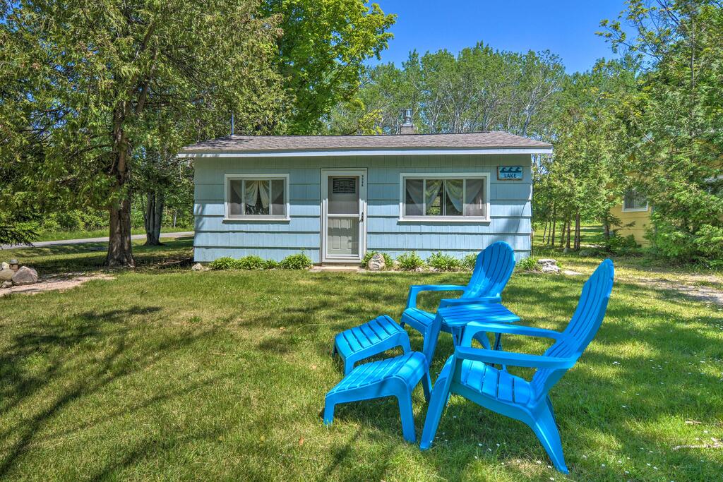 Lake Charlevoix Pet-Friendly Cabin Getaway! - thumb 0