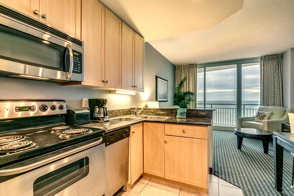 Luxury 2 Beds 2 Bath Ocean Front Condo - thumb 3