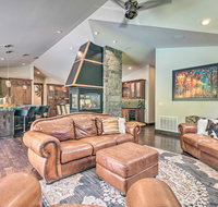 Luxury Home with Backyard Oasis - Near Seattle - Accommodation Michigan