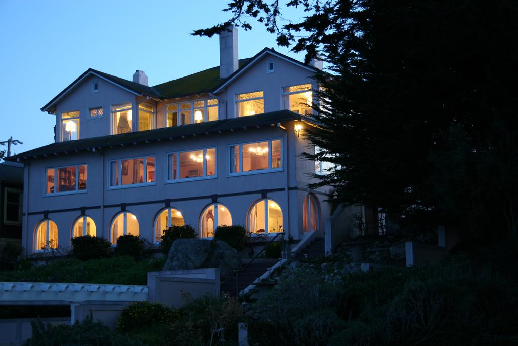 Martine Inn - thumb 0