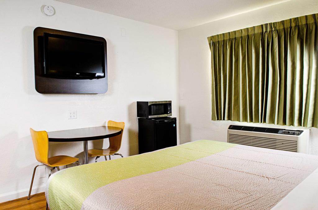 Motel 6-Modesto, CA - Downtown - thumb 3