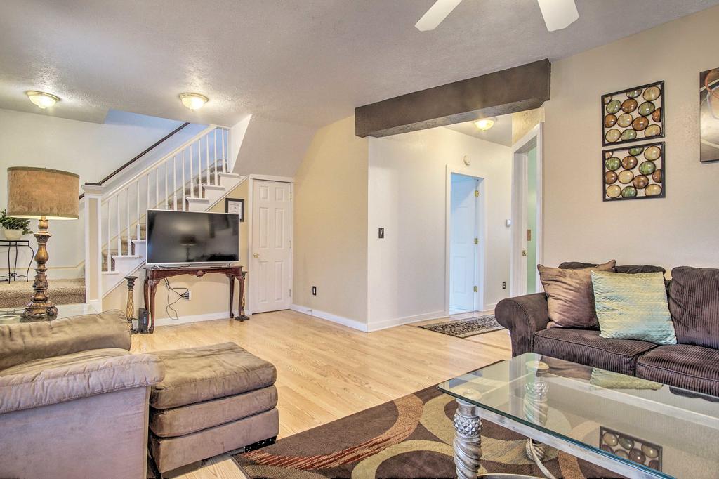 Muskegon Getaway With Fire Pit And Patio Less Than 1Mi To Lake! - thumb 3