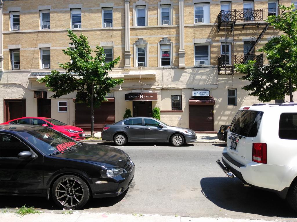 Neptune Hotel - thumb 1