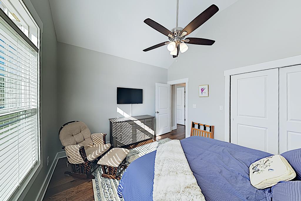 New Listing! Modern Mountain-View Getaway W/ Deck Home - thumb 3