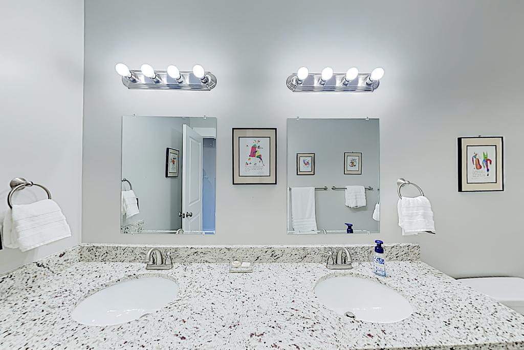 New Listing! Modern Mountain-View Getaway W/ Deck Home - thumb 2