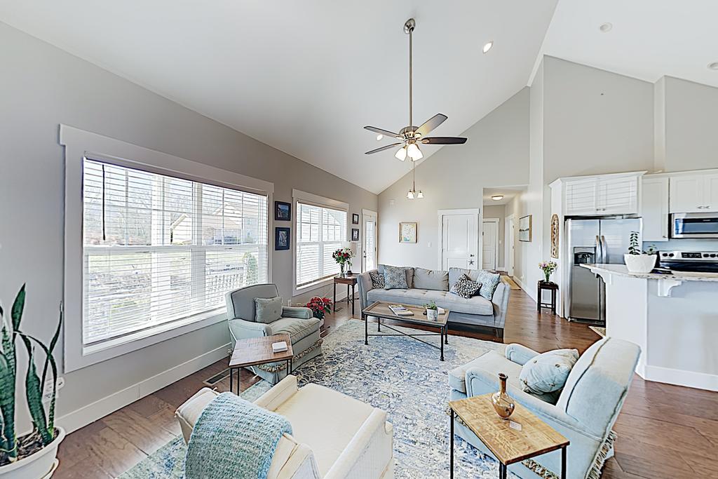 New Listing! Modern Mountain-View Getaway W/ Deck Home - thumb 1