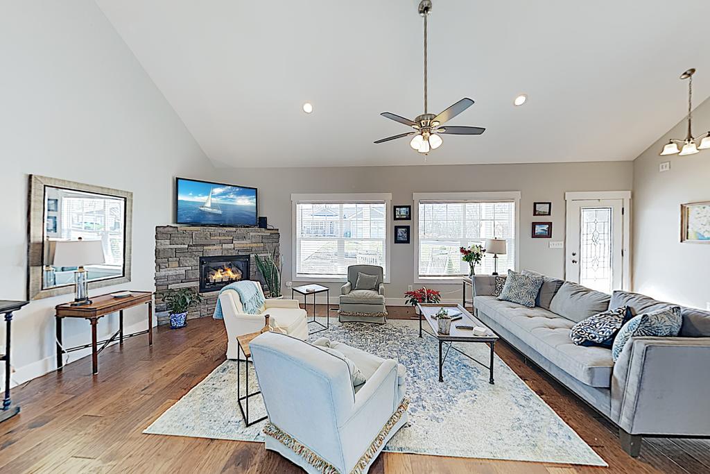 New Listing! Modern Mountain-View Getaway W/ Deck Home - thumb 0