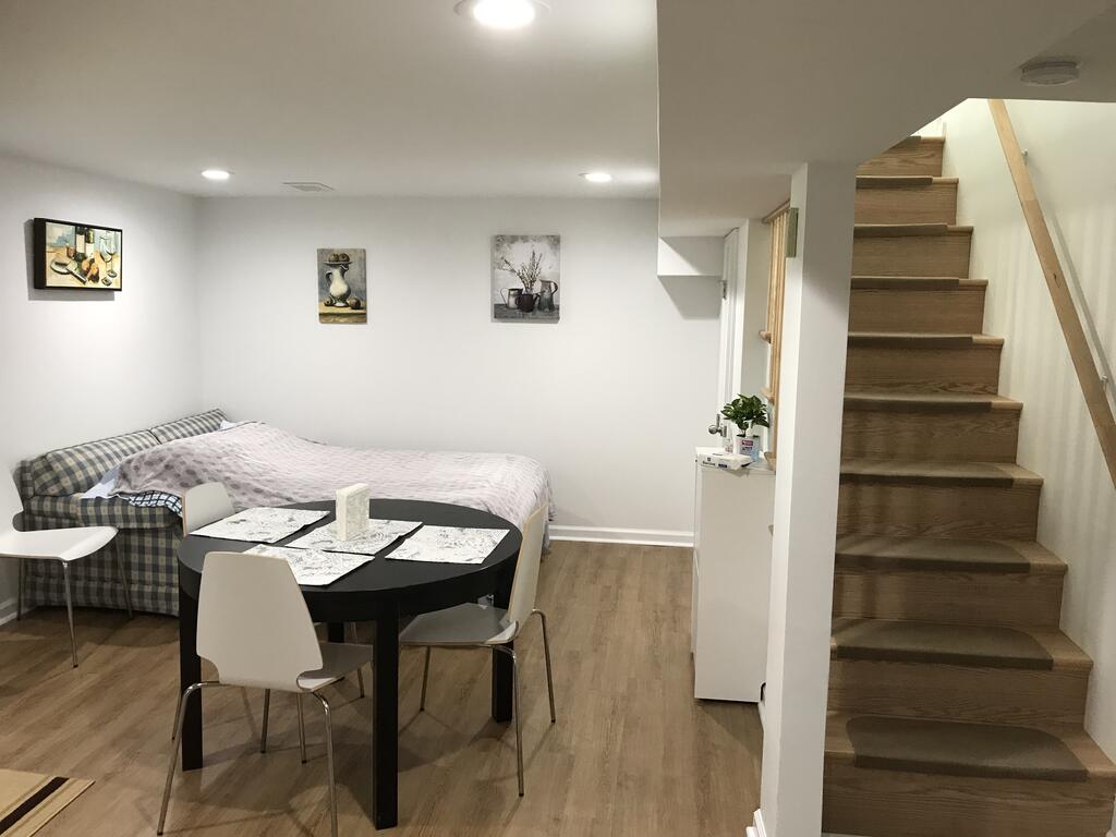 Newly Renovated, Large One Bedroom Guest Suite Close To Washington DC In A Quiet Neighborhood - thumb 3