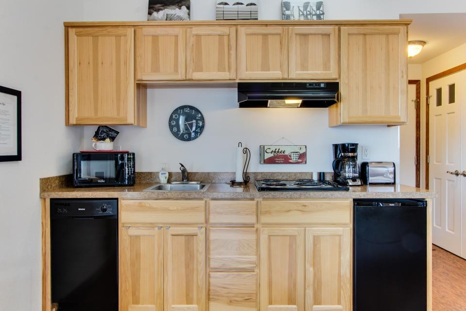 Ocean Cove Inn - thumb 1