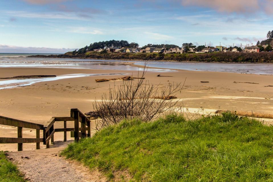 Ocean Cove Inn - thumb 2