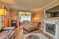 Old Lyme Home with Yard and Decks - Walk to Beach Accommodation Michigan