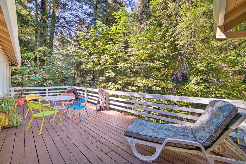 Riverfront Cottage In Redwoods W/ Decks + Beach! - thumb 0