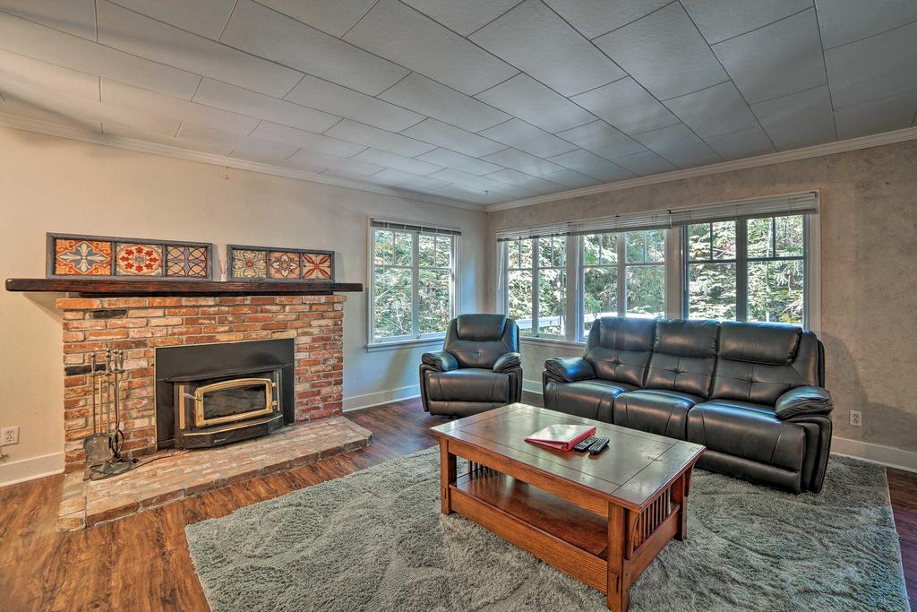 Riverfront Cottage In Redwoods W/ Decks + Beach! - thumb 3