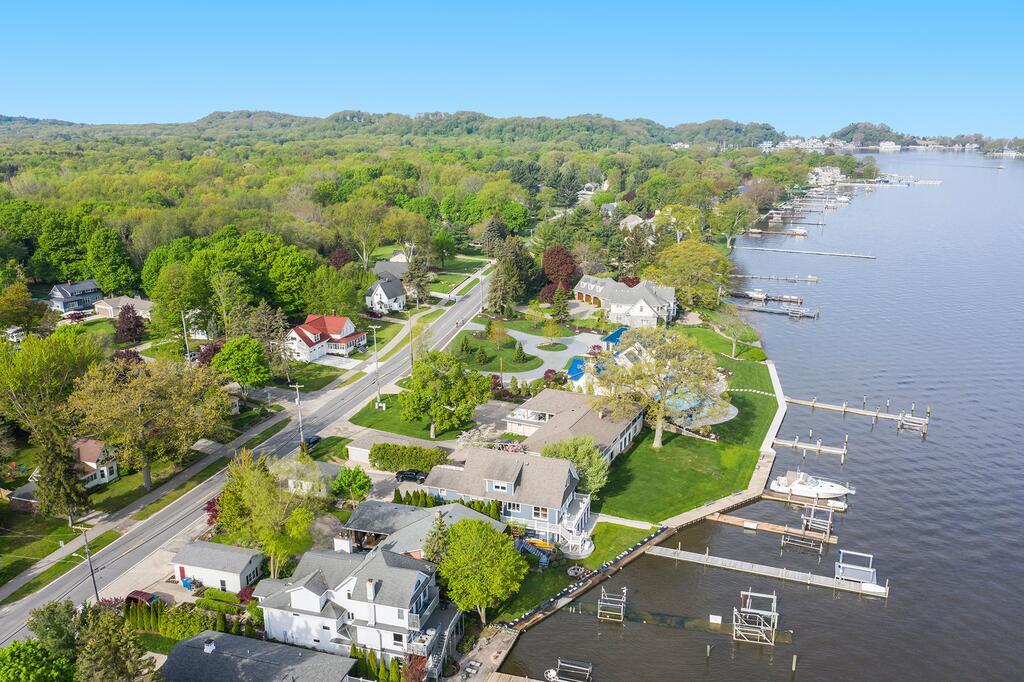 Shore Side Cottage Lake Retreat - thumb 1