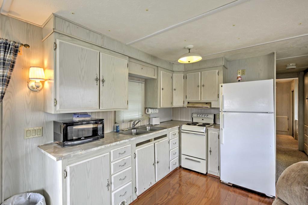 Silver Springs Cabin With Deck - Steps To The Lake! - thumb 2