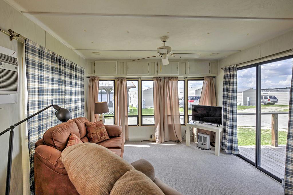 Silver Springs Cabin With Deck - Steps To The Lake! - thumb 1