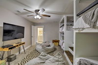 Sleek Grand Prairie Home - 10 Mi to Arlington Accommodation Michigan