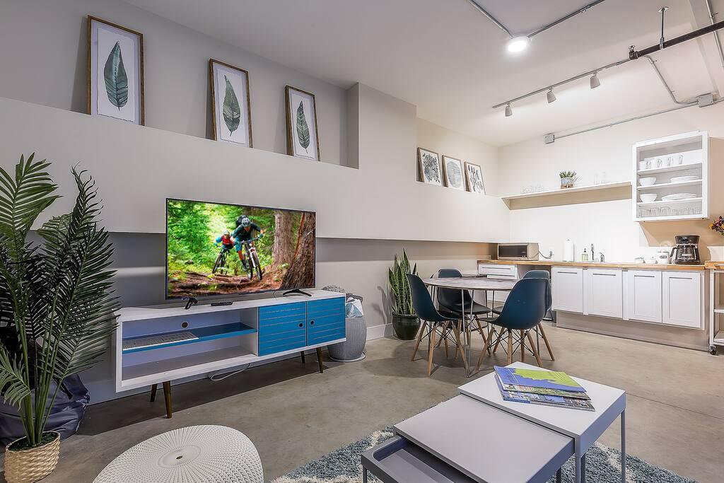 The Heart Of Downtown Traverse City! Best Location! - thumb 0