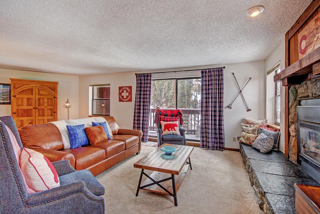 Tyra Summit A2E/F Condo - thumb 1