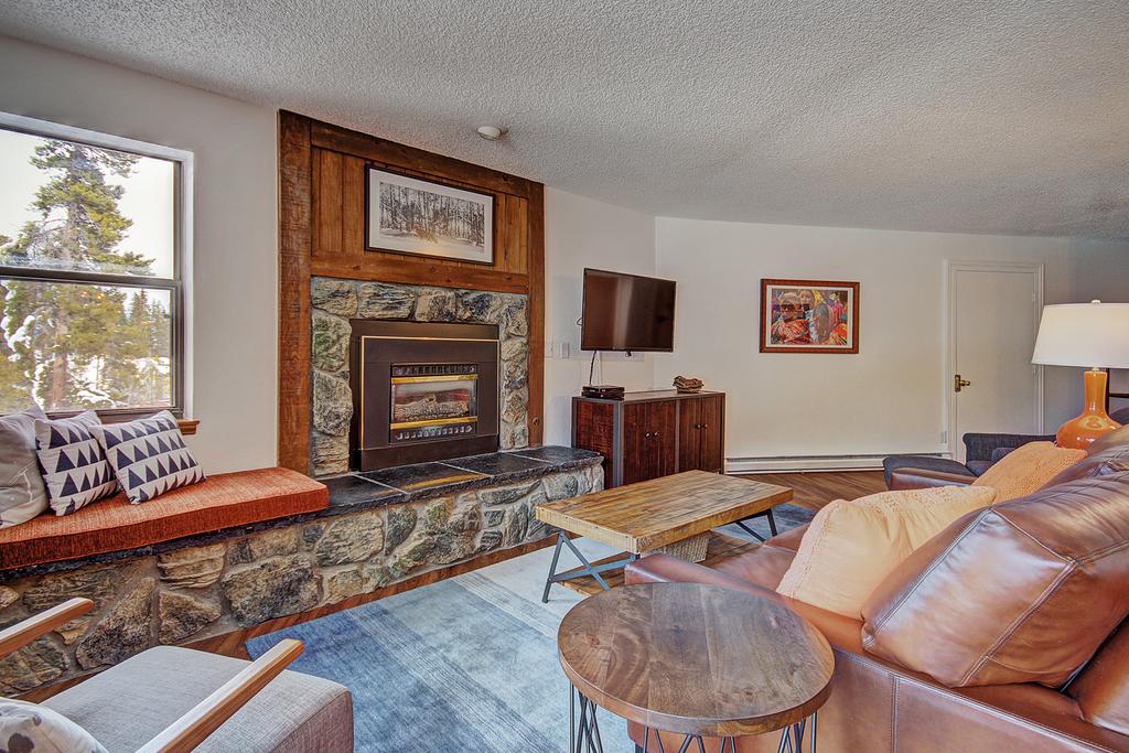 Tyra Summit A2E/F Condo - thumb 0