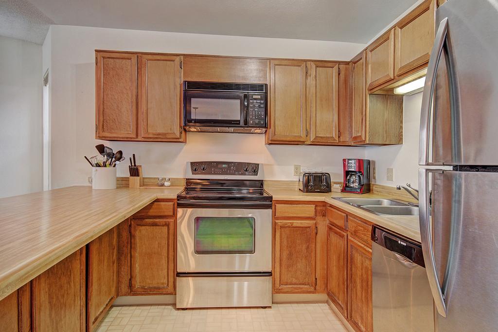 Tyra Summit A2E/F Condo - thumb 3