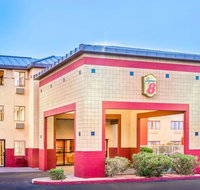 Super 8 by Wyndham Phoenix/Mesa/Gilbert Road - Accommodation Michigan