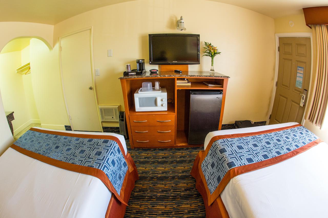 Beachwalker Inn & Suites - thumb 10