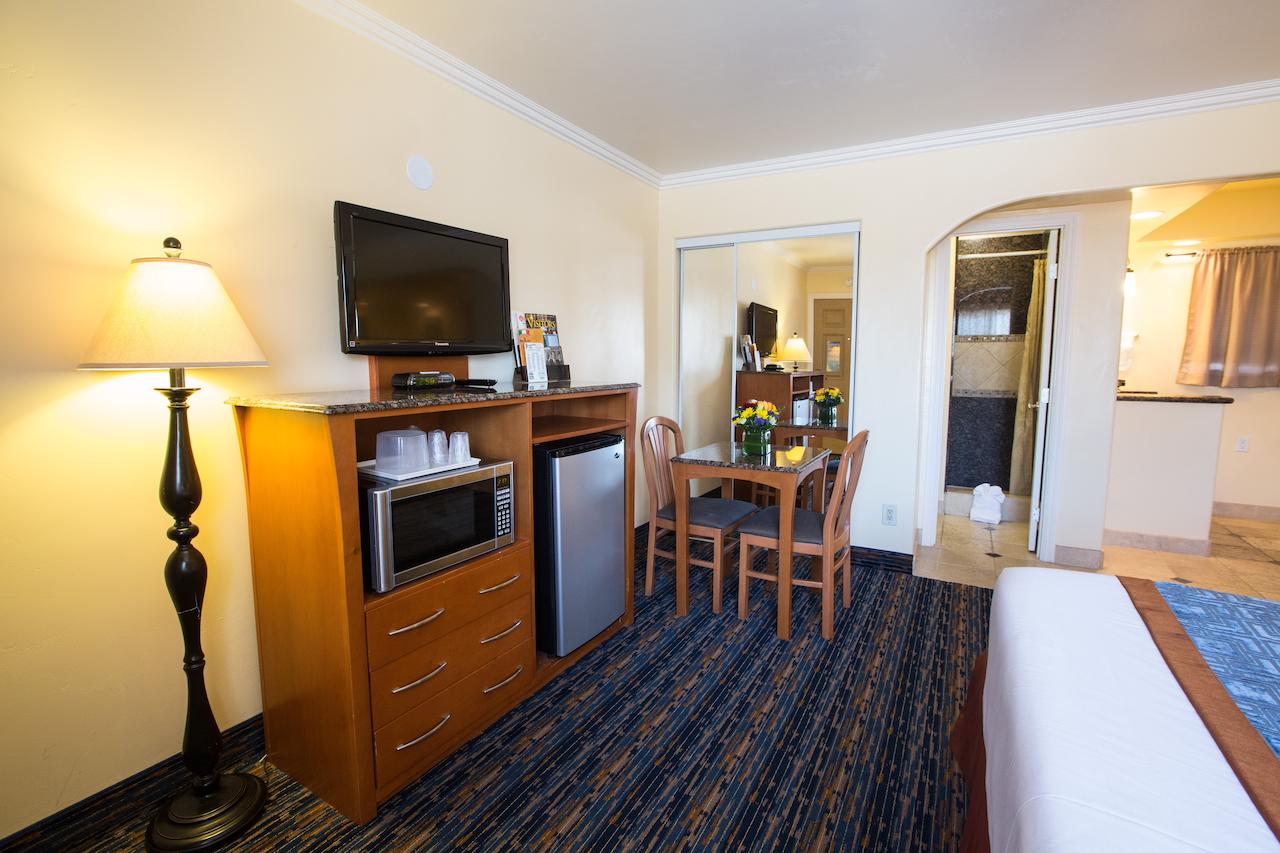 Beachwalker Inn & Suites - thumb 27