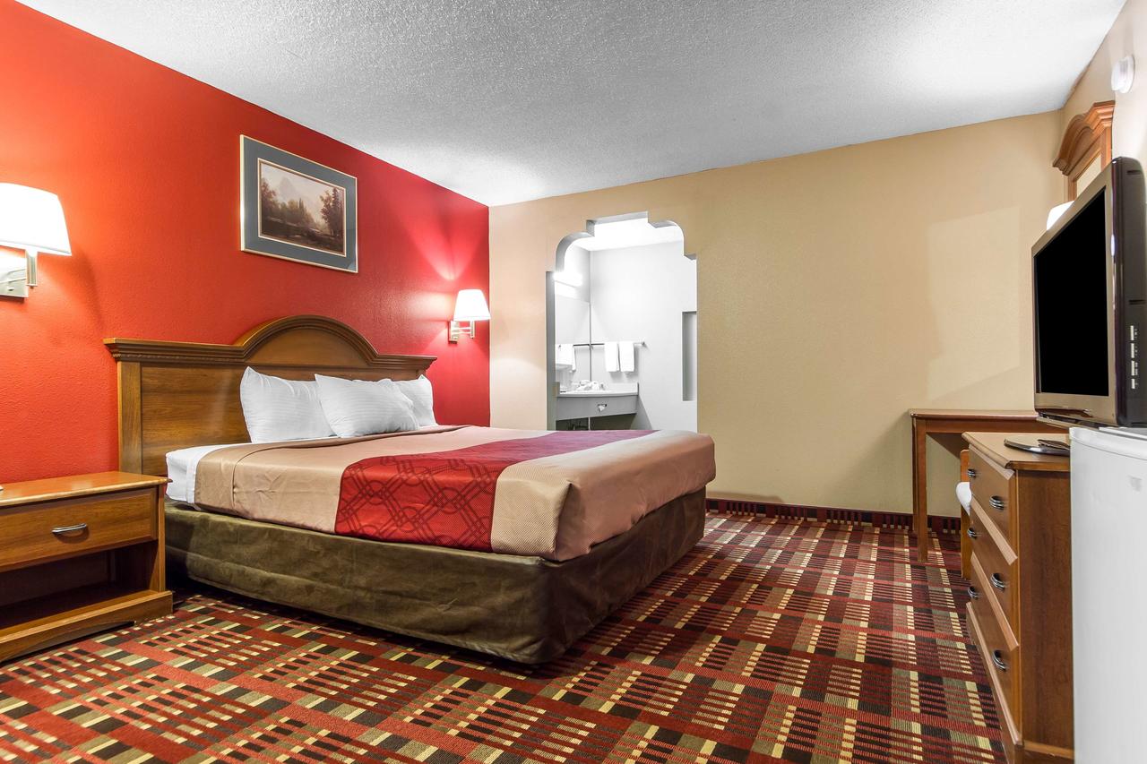 Red Roof Inn Bishop - thumb 5