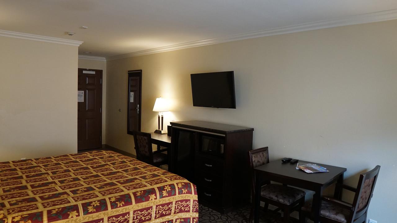 Ocean Surf Inn & Suites - thumb 3