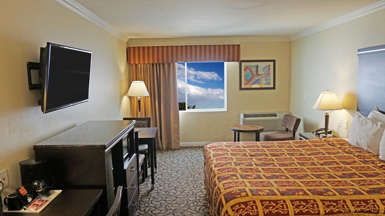 Ocean Surf Inn & Suites - thumb 25