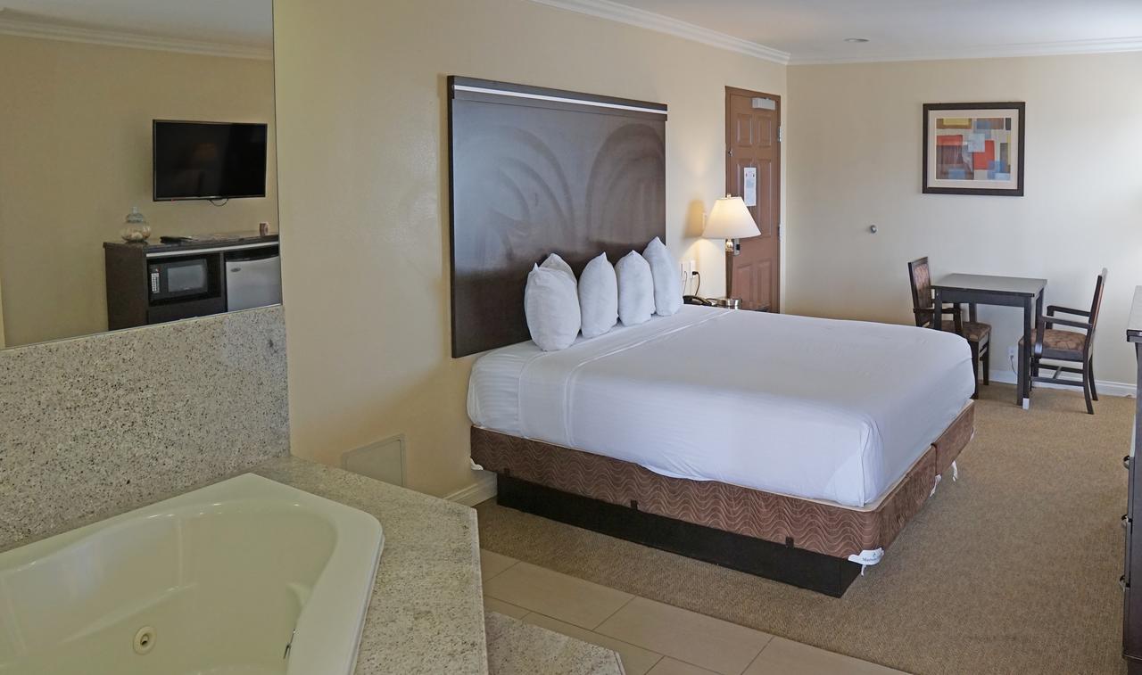 Ocean Surf Inn & Suites - thumb 8