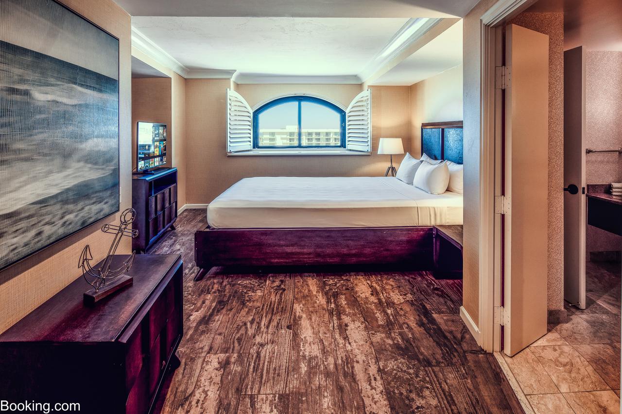 The Waterfront Beach Resort, A Hilton Hotel - thumb 8