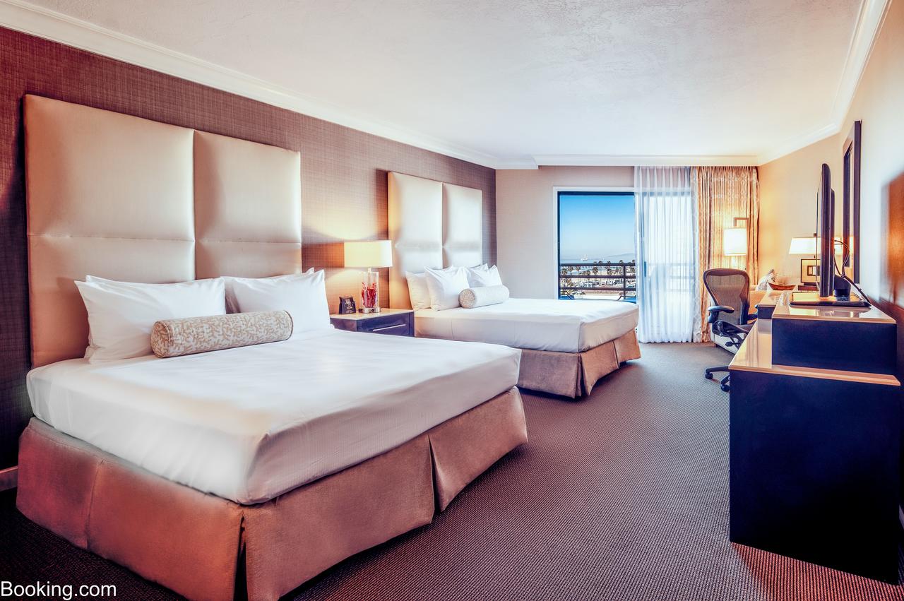 The Waterfront Beach Resort, A Hilton Hotel - thumb 4