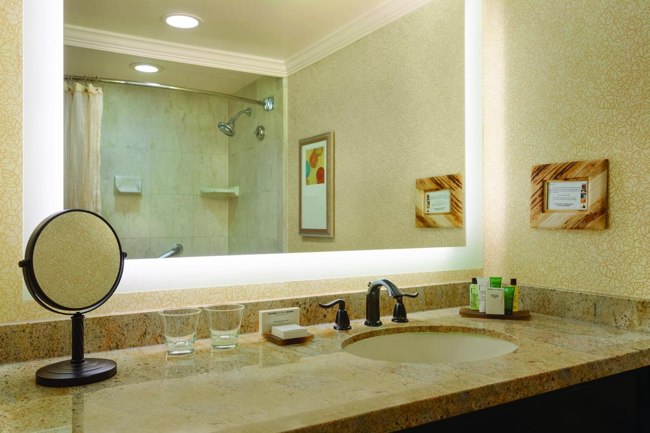 The Waterfront Beach Resort, A Hilton Hotel - thumb 9