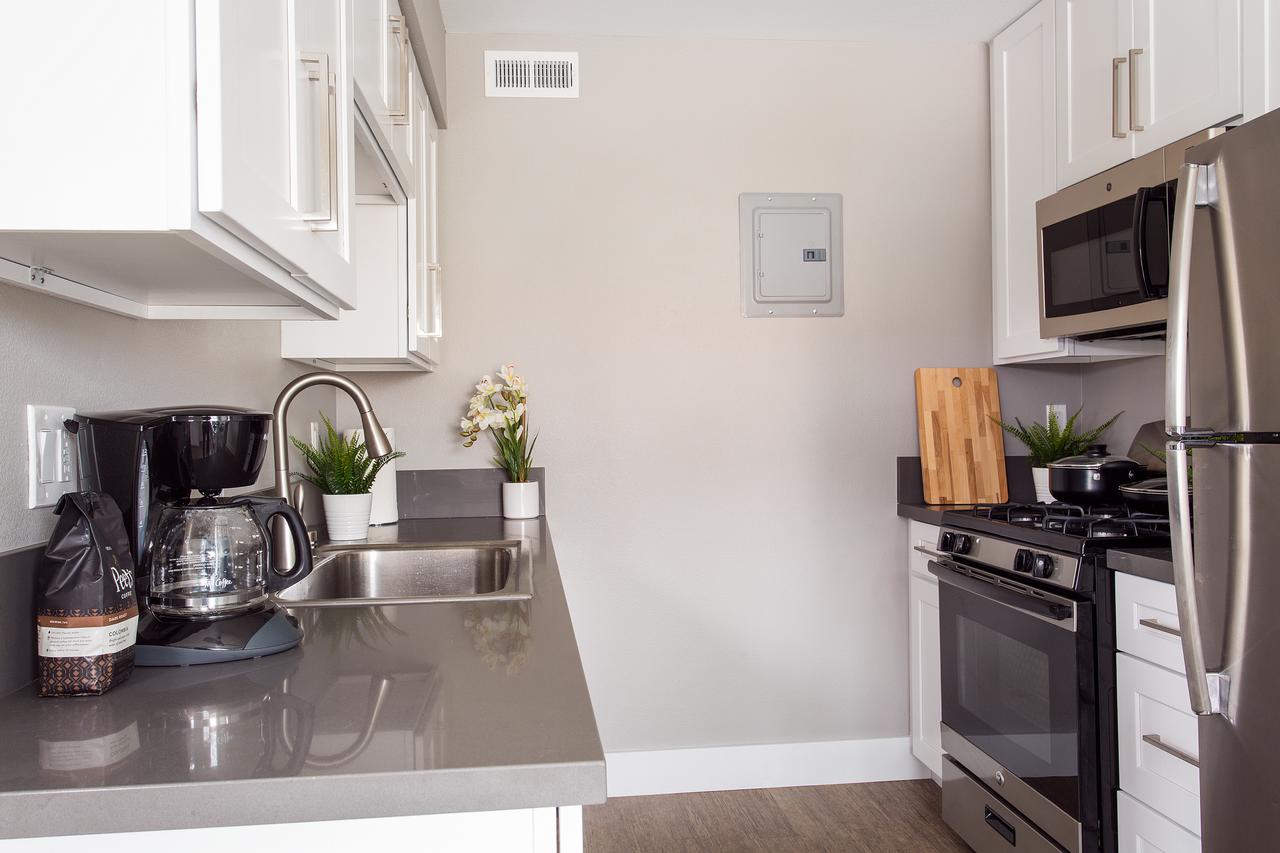 CLOSE TO THE BEACH Suite W/ Parking - thumb 7