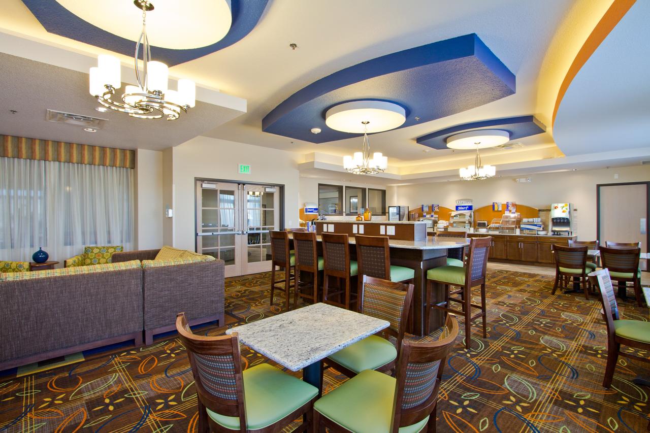 Holiday Inn Express And Suites Denver East Peoria Street - thumb 9