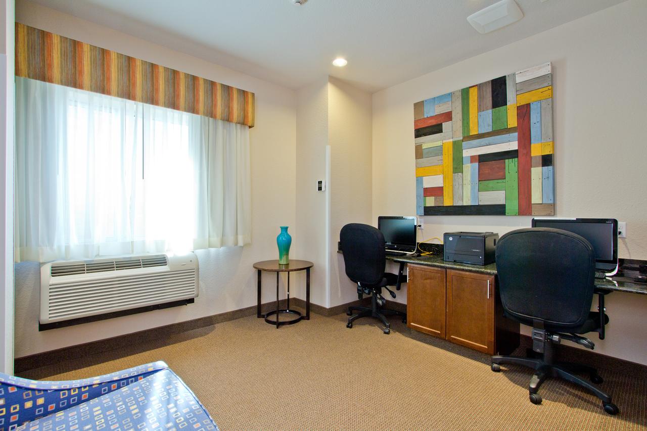 Holiday Inn Express And Suites Denver East Peoria Street - thumb 22