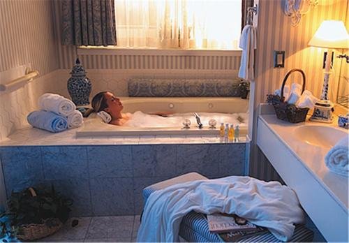 Simsbury 1820 House - thumb 17