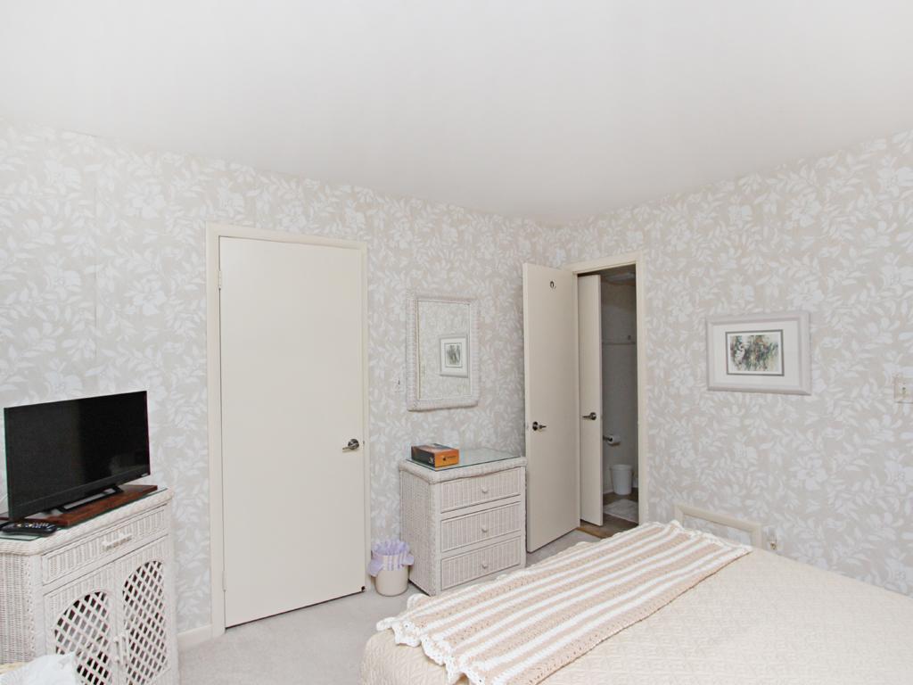 908 Singles Court Condo - thumb 13